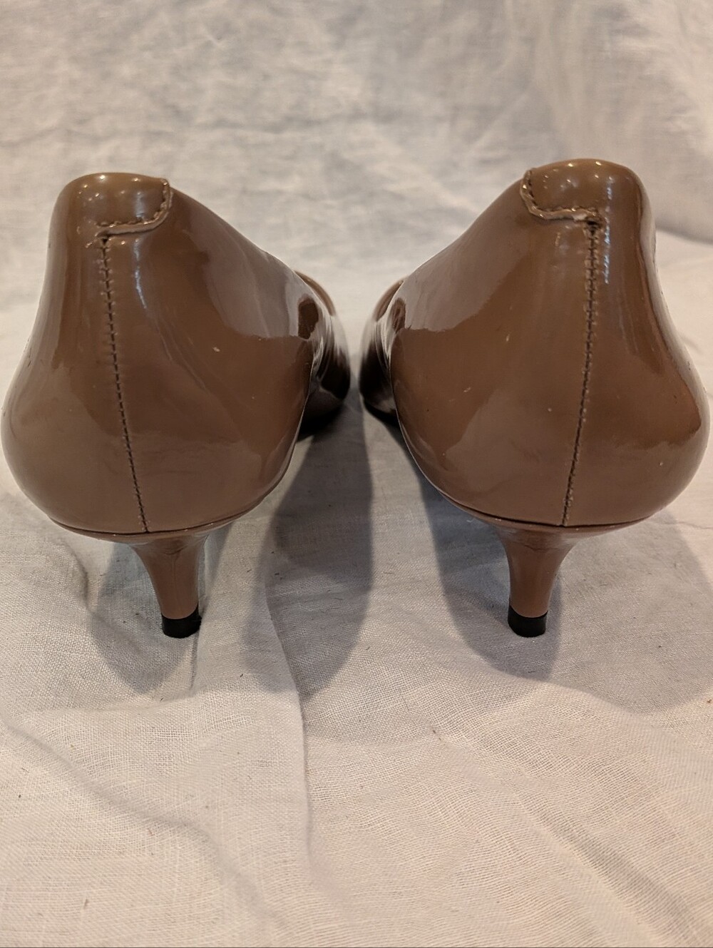 Meow! Vince Camuto Naureen Taupe Patent Pointed-Toe kitten heels size 9 - Picture 7 of 9